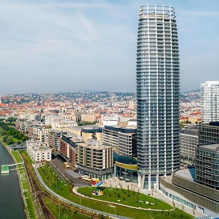 ブラチスラヴァThe First Skyscraper In Slovakiaアパートメント エクステリア 写真