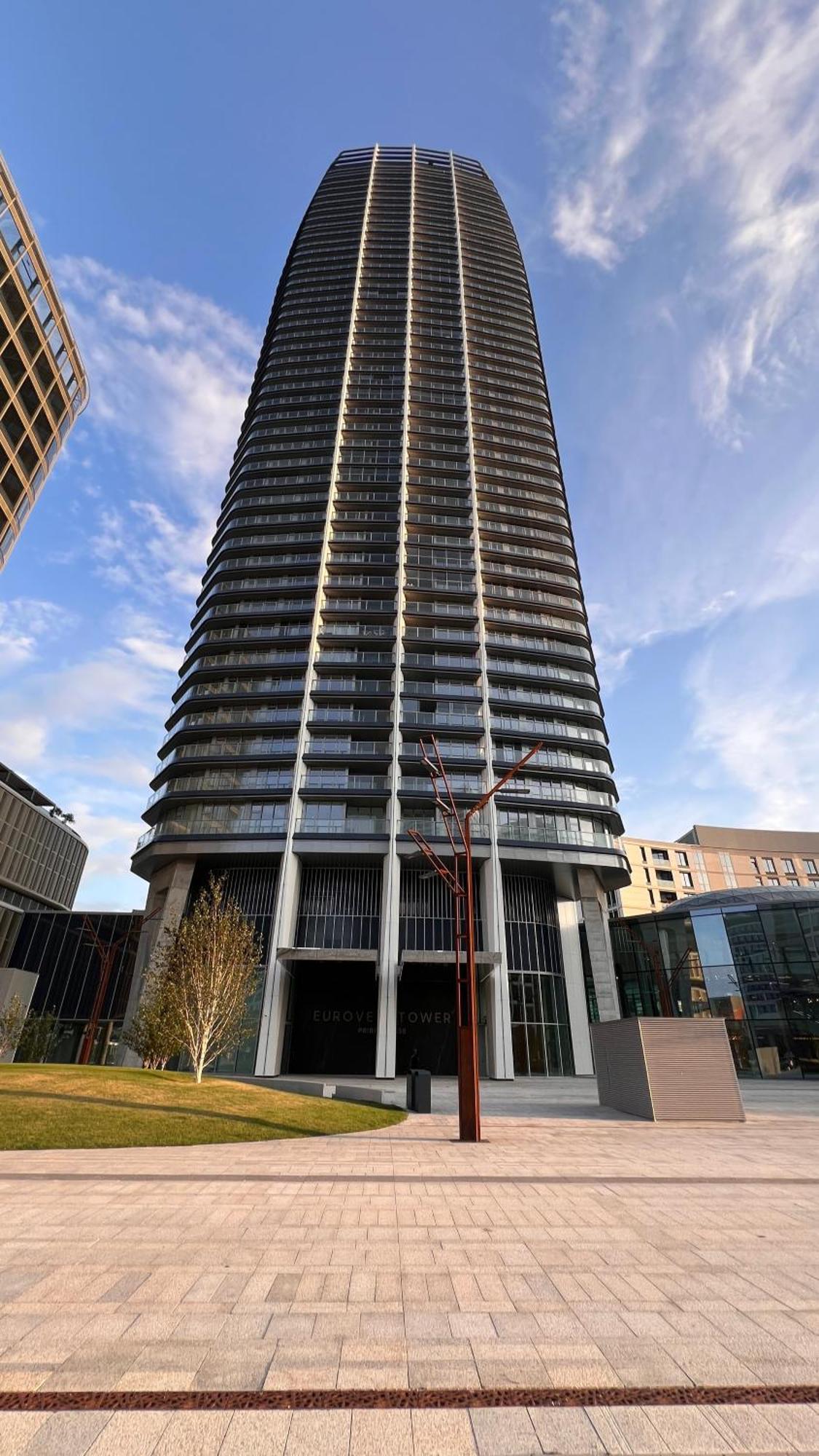ブラチスラヴァThe First Skyscraper In Slovakiaアパートメント エクステリア 写真