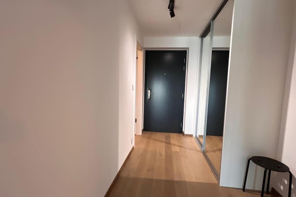ブラチスラヴァThe First Skyscraper In Slovakiaアパートメント エクステリア 写真