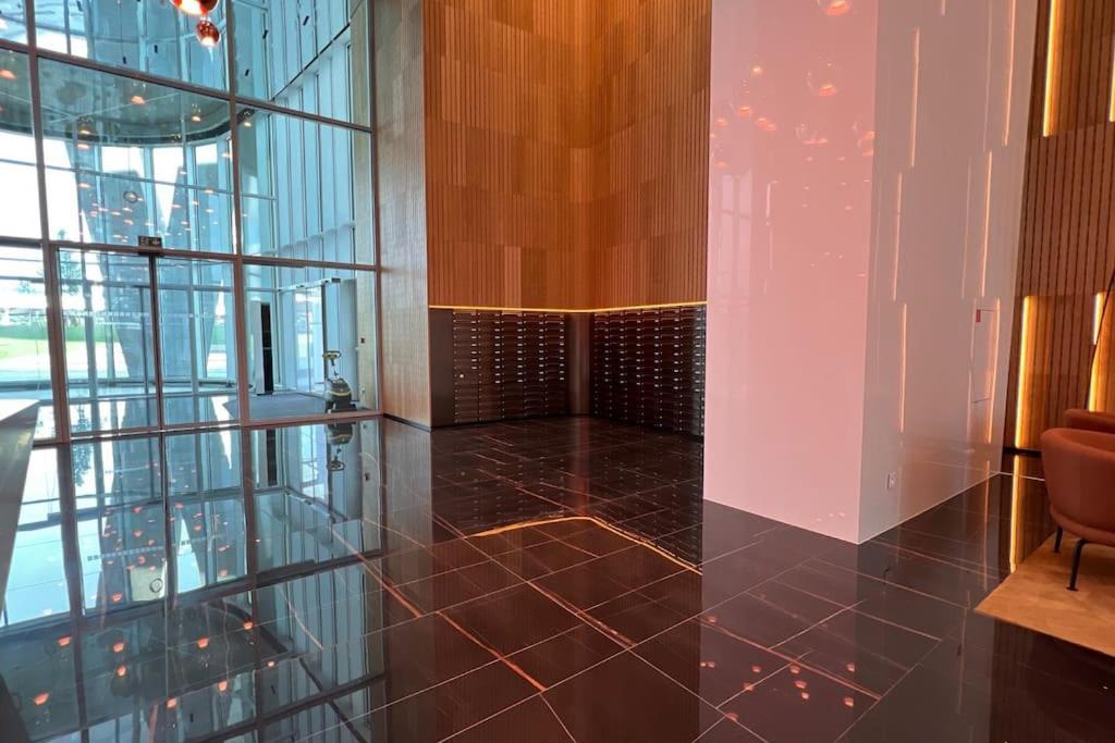 ブラチスラヴァThe First Skyscraper In Slovakiaアパートメント エクステリア 写真